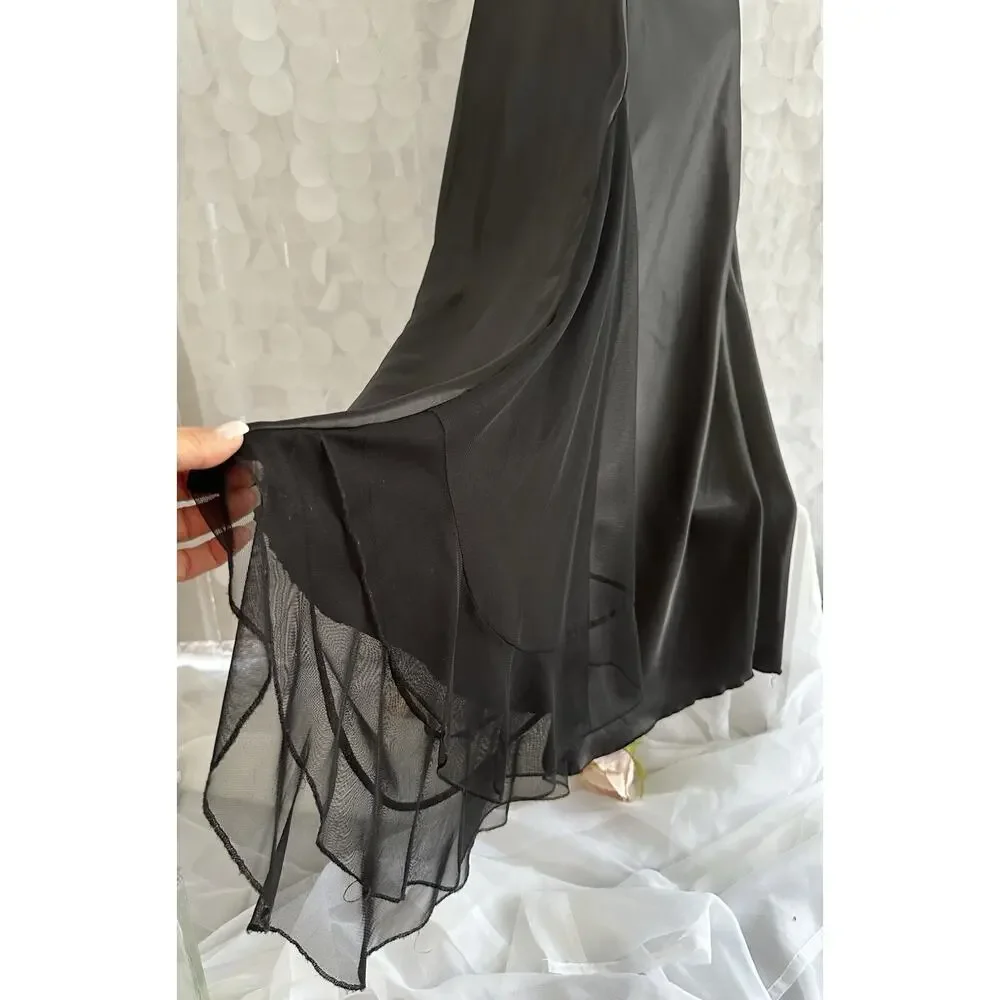 Elegant Black Lace Trim Nightgown - Picture 9 of 10